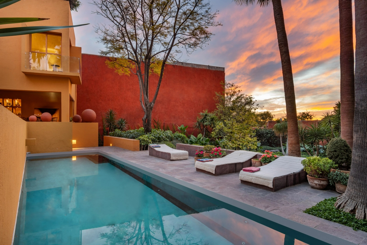  Ricardo Legorreta-Designed Home in Mexico
